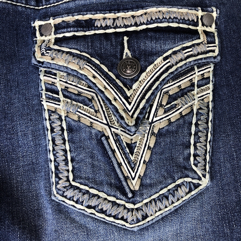 Size 14 Vigoss Women’s Denim Carpi Pants Heritage Fit Embroidered CN